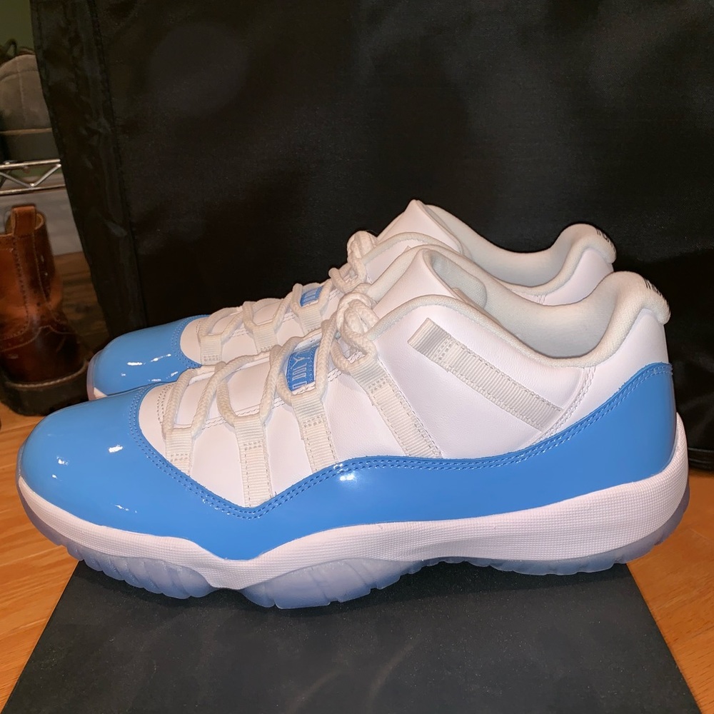 Air Jordan 11 Low UNC